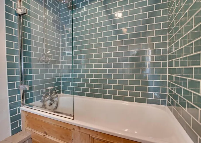 2 Bed In Whitby Oc-r038 *